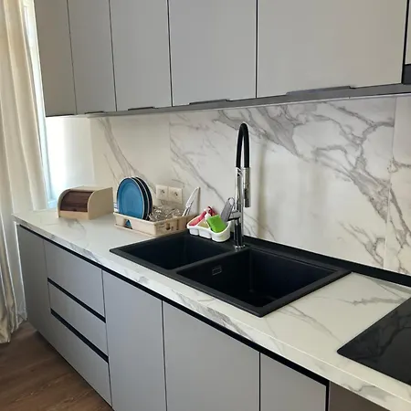 Guenda&mia Τίρανα